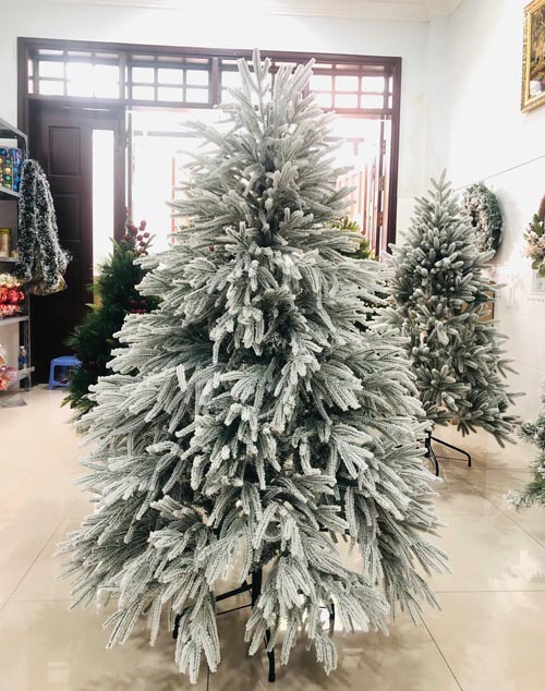 Cây Thông PE Lá Rủ Phủ Tuyết New 2025